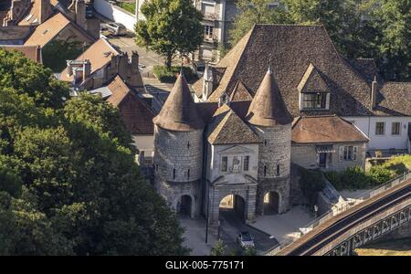 City gate Porte Rivotte seen from above, Besancon, Bourgogne-Franche-Comté, France-stock-foto