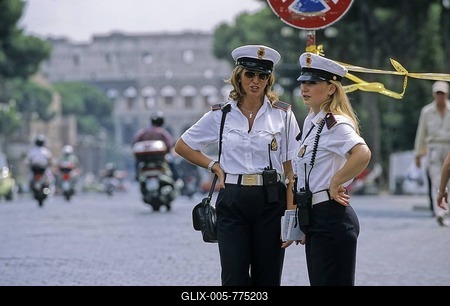 Two female police officers, Via dei Fori Imperiali, Rome, Latium, Italy-stock-foto