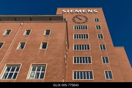 Office building of the Siemens company, also called Himbeerpalast, Berlin style, built 1948-1953, Erlangen, Middle Franconia, Bavaria, Germany-stock-foto