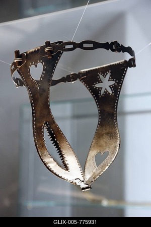 Chastity belt for women in the Festungsmuseum fortress museum, Festung Hohensalzburg fortress, Salzburg, Austria, Europe-stock-foto