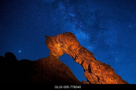 Lighted Zapato de La Reina, The Queen's Shoe with Starry Sky, Milky Way, New Moon Night Shoot, Las Cańadas, Teide National Park, Tenerife, Canary Islands, Spain-stock-foto