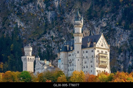 Neuschwanstein Castle in autumn, Schwangau, Ostallgäu, Allgäu, Swabia, Upper Bavaria, Bavaria, Germany-stock-foto