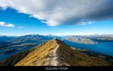 Hiker on a ridge, view of mountains and lake from Mount Roy, Roys Peak, Lake Wanaka, Southern Alps, Otago, South Island, New Zealand-stock-foto