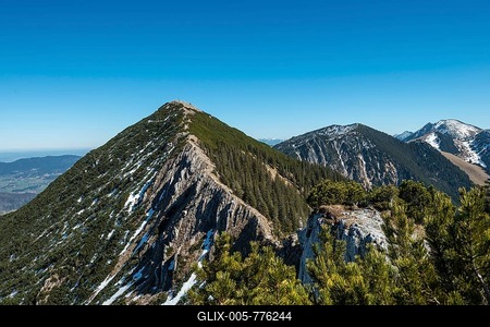 Ridge and summit of the Brecherspitz with remaining snow in spring, Schliersee Alps, Upper Bavaria, Bavaria, Germany-stock-foto