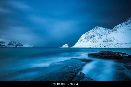 Beach of Haukland, blue hour, Vestvågøy, Lofoten, Norway-stock-foto