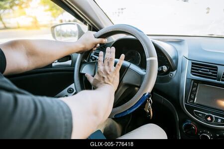 Driver man honking car horn. Close-up of driver honking car horn. Hand of angry driver honking car horn. Concept of impatient driver honking car horn-stock-foto