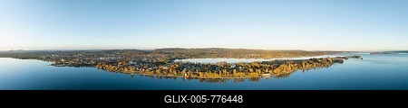 Aerial panorama of the Mettnau peninsula in western Lake Constance with autumnal vegetation, on the right on the horizon the island of Reichenau, Radolfzell district of Constance, Baden-Württemberg, Germany-stock-foto