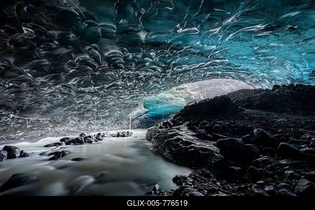 Ice cave in Vatnajökull glacier, glacier cave, Vatnajökull National Park, South Iceland, Iceland-stock-foto
