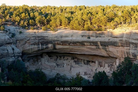 Cliff Palace cliff houses of the Anasazi, from the Sun Point, Mesa Verde National Park, Colorado, United States-stock-foto