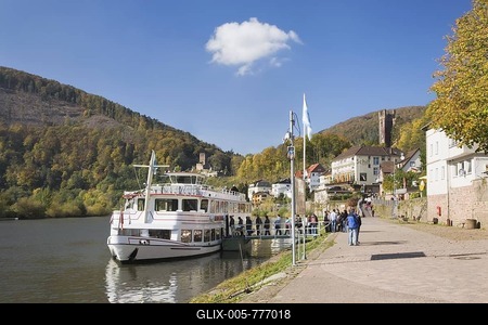 Excursion ship on the Neckar river, Neckarsteinach, Baden-Wuerttemberg, Germany, Europe-stock-foto