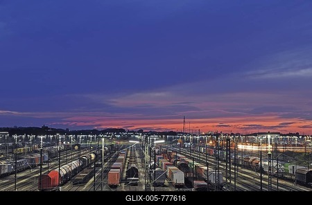 Night shot, freight trains at Maschen railway yard near Hamburg, Germany, Europe, PublicGround-stock-foto