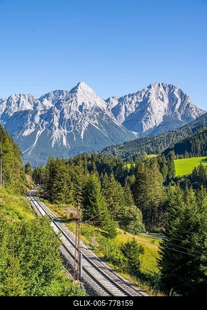 Railway in front of Ehrwalder Sonnenspitze, Ehrwalder Becken, near Ehrwald, Tyrol, Austria-stock-foto