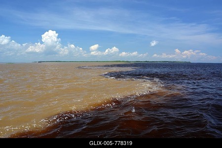 Encontro das Aguas, the Meeting of Waters, the confluence of the white water river Rio Solimőes and black water river Rio Negro, further down river is called Amazon, Manaus, Amazonas State, Brazil-stock-foto