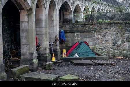 Homelessness, Tent at a bridge, Edinburgh, Scotland, United Kingdom-stock-foto