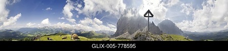 Panoramic view of happy cows at the Piz Ciaulong peak on the Langkofel massif, Val Gardena, province of Bolzano-Bozen, Italy, Europe-stock-foto