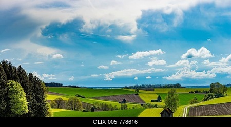 Fields and meadows with field path and small hut, Eppishausen, Unterallgäu, Bavaria, Germany-stock-foto