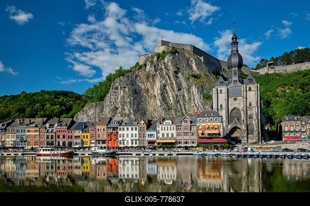View of picturesque Dinant town, Dinant Citadel and Collegiate Church of Notre Dame de Dinant over the Meuse river, Belgian province of Namur, Blegium-stock-foto