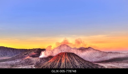 Sunrise, smoking Mount Bromo, Mt. Batok at front, Mt. Kursi at back, Mt. Gunung Semeru, Bromo Tengger Semeru National Park, Java, Indonesia-stock-foto