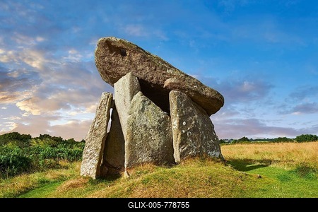 Trethevy Quoit megalithic standing stone tomb, known as the giant's house, near St Cleer, circa 4000 BC, Cornwall, England, United Kingdom-stock-foto
