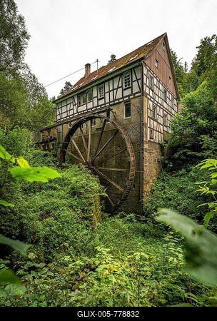 Europe's largest mill wheel surrounded by forest, Black Forest, Stammheim, Germany-stock-foto