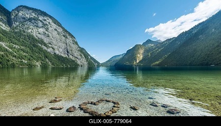 Heart of stones in water, view over Lake Königssee, Berchtesgaden National Park, Berchtesgadener Land district, Upper Bavaria, Bavaria, Germany-stock-foto