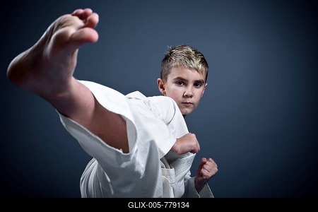 Boy doing a high karate kick-stock-foto