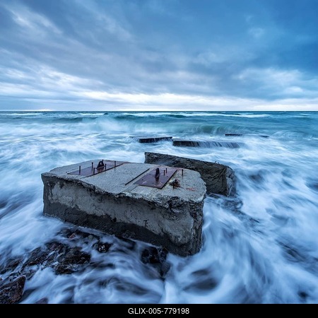 Remains of a bunker in the surf of the Baltic Sea below the steep coast at stormy sea, high shore, seaside resort Wustrow, peninsula Fischland-Darß-Zingst, National Park Vorpommersche Boddenlandschaft, Mecklenburg-Vorpommern, Germany-stock-foto