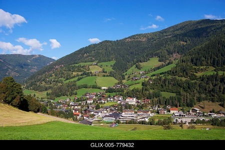 View of Bad Kleinkirchheim with Nockberge mountains, Gurktaler Alps, Carinthia, Austria-stock-foto