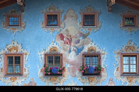 Tyrolean farmhouse with Lüftlmalerei, St. Johann, Tyrol, Austria-stock-foto