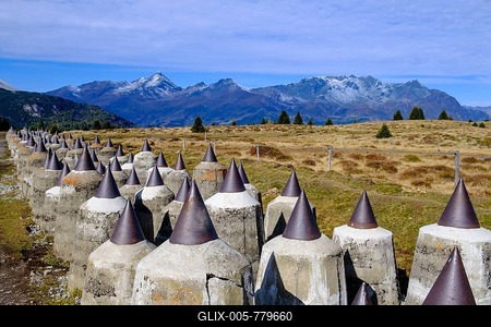 Weir, armoured barrier, dragon's teeth, alpine rampart, Plamort plateau, Reschen, Vinschgau, South Tyrol, Italy-stock-foto