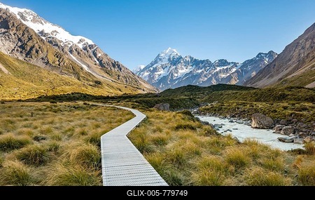 Hiking trail in Hooker Valley with Mount Cook, Hooker River, Mount Cook National Park, Southern Alps, Hooker Valley, Canterbury, South Island, New Zealand-stock-foto
