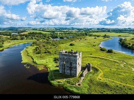 Threave Castle from a drone, Kirkcudbrightshire, Dumfries and Galloway, Scotland, UK-stock-foto