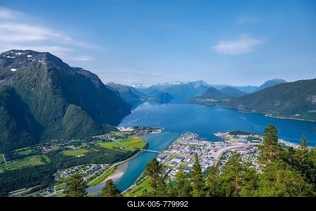 View from the hike Romsdalseggen, mountain ridge, river Rauma and fjord Romsdalsfjorden, Romsdalfjellene Mountains, Andalsnes, Mřre og Romsdal, Norway-stock-foto