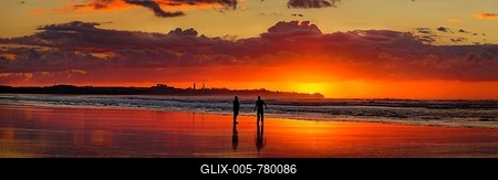 Dramatic sunset, two people, Westport, West Coast, Southland, New Zealand-stock-foto