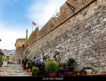 Restaurants along the city wall, ruined city of Stari Bar, originally from the 11th century, is one of the most culturally and historically valuable sites in Montenegro, Stari Bar, Montenegro-stock-foto