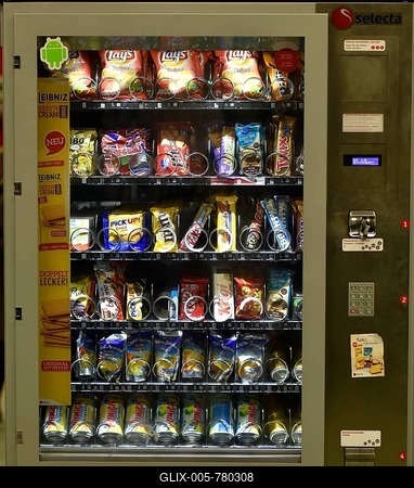 Snacks and drinks in vending machine, Germany-stock-foto