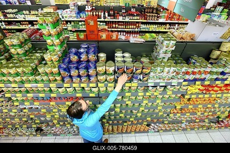 Woman shopping in the supermarket, food department, self-service, supermarket, Germany, Europe-stock-foto