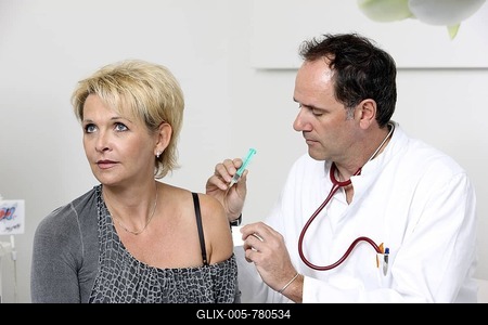 Doctor's surgery, patient having an injection with a disposable syringe, immunisation-stock-foto