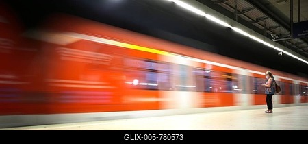 Travellers wearing face masks, waiting for arriving S-Bahn, Corona crisis, city centre, Stuttgart, Baden-Württemberg, Germany-stock-foto