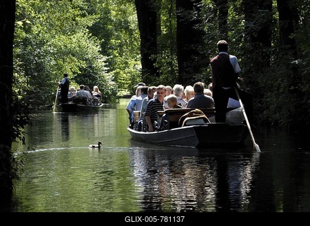 Boats with people in Spreewald region, Brandenburg, Germany, Europe-stock-foto