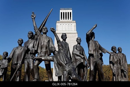Resistance fighters, group of statues by Fritz Cremer, monument on Ettersberg mountain, Gedenkstaette Buchenwald memorial site, a former concentration camp in Weimar, Thuringia, Germany, Europe-stock-foto
