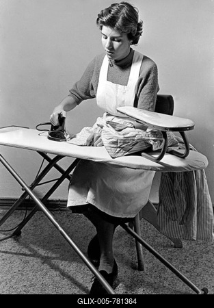 Housewife ironing, 1950s, Germany-stock-foto