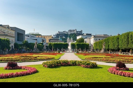 Hohensalzburg Castle and Mirabell Gardens, Salzburg, Austria-stock-foto