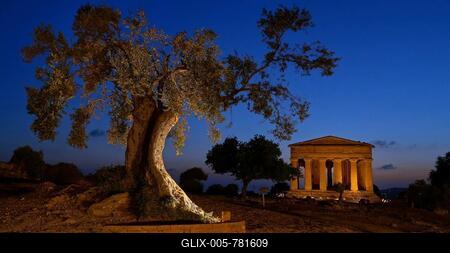Italy, Sicily, Agrigento, Temple of Concordia by night, Temple of Concordia, Greek antiquity-stock-foto