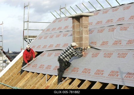 Roofer insulating the roof of a house, Essen, North Rhine-Westphalia, Germany-stock-foto