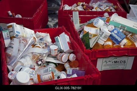 Unwanted or expired prescription and over-the-counter medicines collected for safe disposal by members of the Michigan Pharmacists Association, Lansing, Michigan, USA-stock-foto