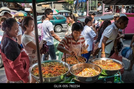 Street vendor at food stall, Chinatown, Bangkok, Thailand-stock-foto