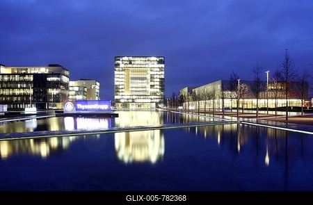 Cube-shaped building Q1, Thyssen Krupp headquarters, the heart of the ThyssenKrupp Quarter, Kruppguertel, Essen, North Rhine-Westphalia, Germany, Europe-stock-foto