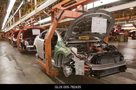 A Chevrolet Volt on the assembly line at General Motors' Detroit-Hamtramck Assembly Plant, the Volt is powered by electricity; it uses a small gasoline engine to generate electricity after the car's lithium-ion battery is depleted, Detroit, Michigan, USA-stock-foto