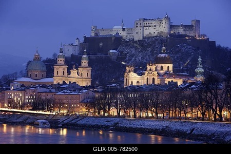 Old town with Kollegienkirche church, the Salzburger Dom cathedral and Festung Hohensalzburg fortress, Salzach river, at night, winter, Salzburg, Austria, Europe-stock-foto